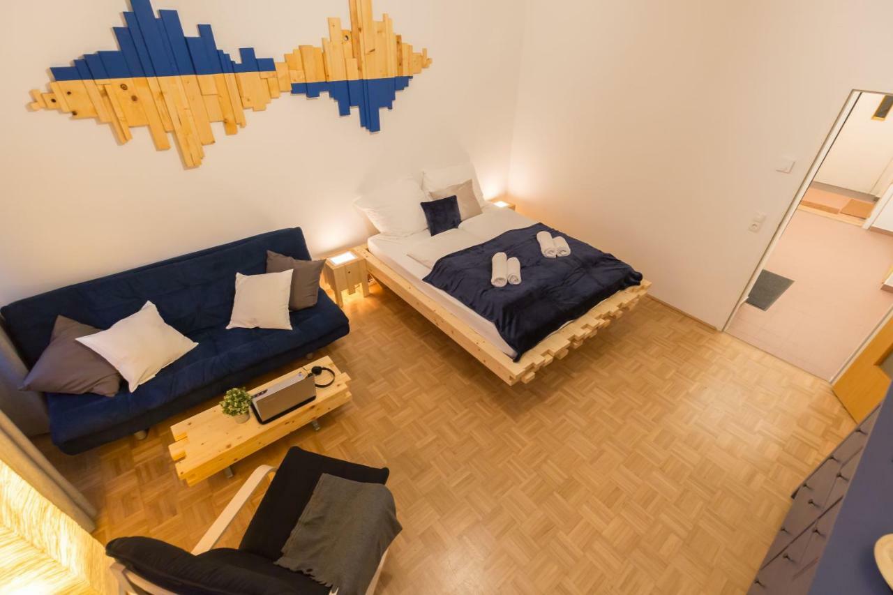 Stunning Station Apartment Wien